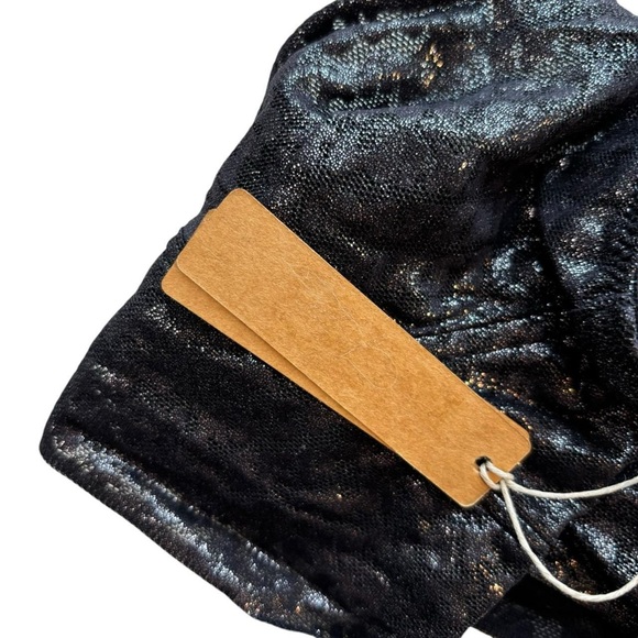 NWT SKIMS Logo mesh triangle bralette in the color Onyx foil!! Size xxs - Picture 4 of 6